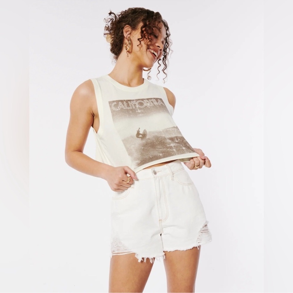☀️Hollister Sleeveless Cream 'California' Graphic Tank Top Cut-Off Raw Hem Tee L